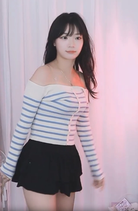 BJ류하 속바지 보다 짧은 치마 엉밑 노출