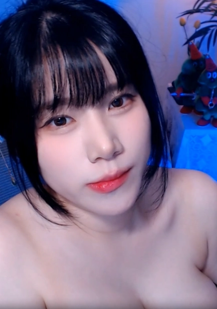 상탈한 요캉 선명하게 보이는 미드 핏줄