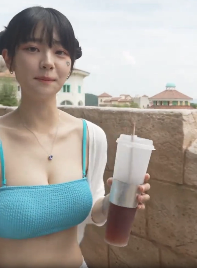 캐리비안 베이에서 QWER 쵸단 슴골